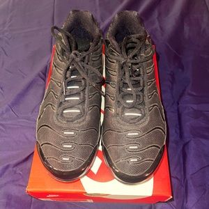 Nike Air Max Plus Black/Black/Black Size 7M